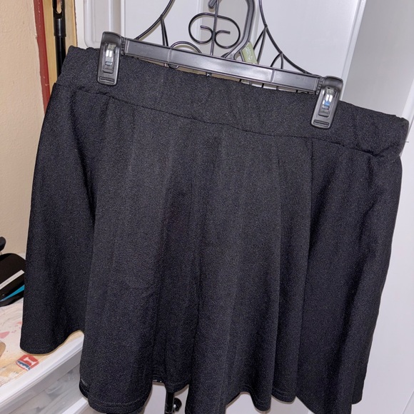 SHEIN curve black skirt..size 2X..(NWT) - Picture 3 of 3